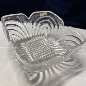 Crystal Clear Signatures Windsor 8-1/2" Bowl Hand cut 24% Full Lead Crystal $8.0